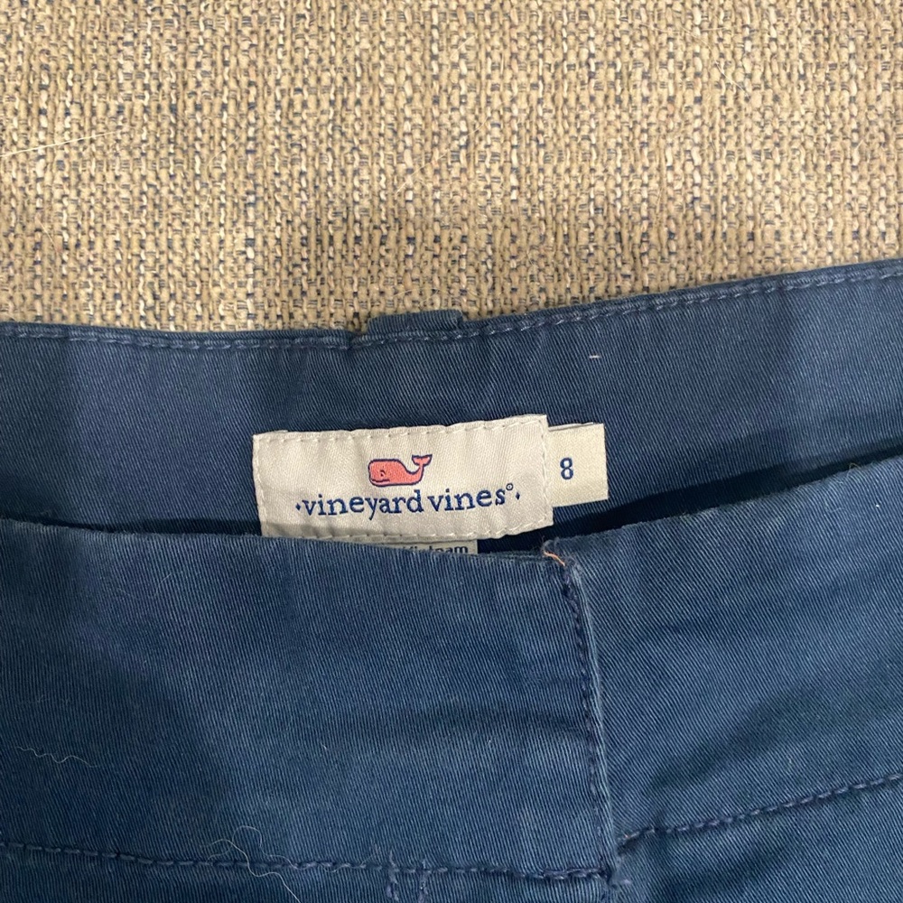 Vineyard vine shorts 5”, worn less than 5 times. Good condition